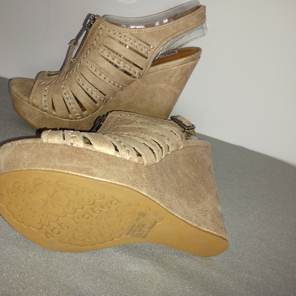 3/$20 Heel - Picture 3 of 6